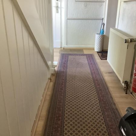 Schoenes Doppelbettzimmer Im Untergeschoss Inkl Parkplatz Nach Verfuegbarkeit Essen Buitenkant foto