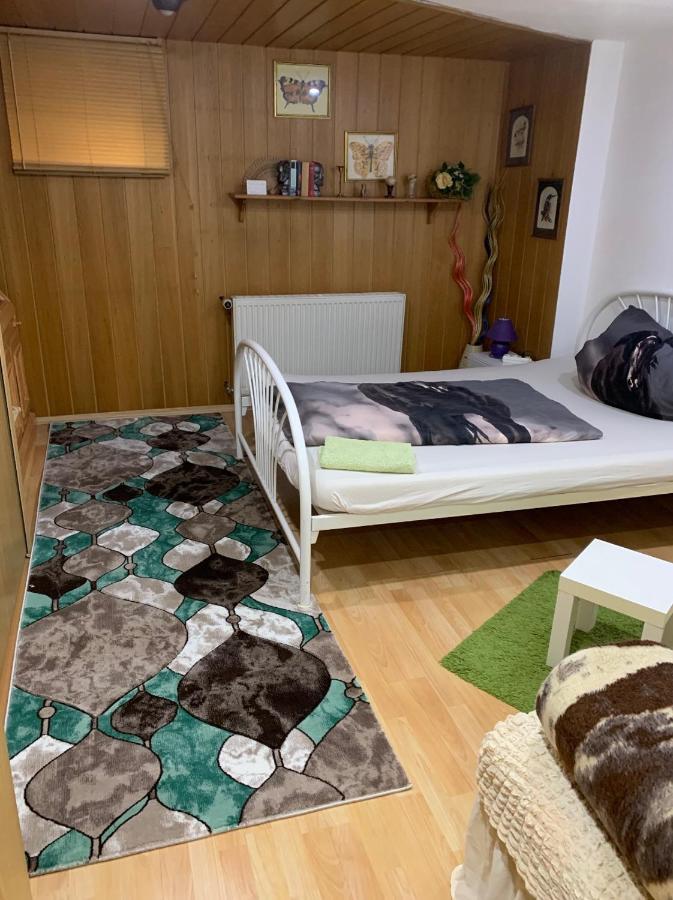 Schoenes Doppelbettzimmer Im Untergeschoss Inkl Parkplatz Nach Verfuegbarkeit Essen Buitenkant foto